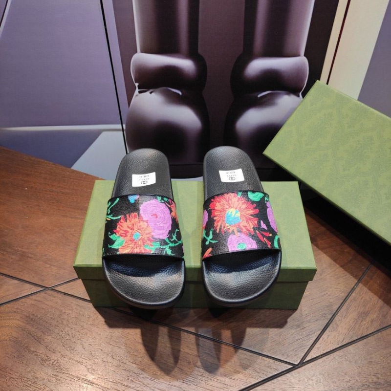 G*u*i slippers